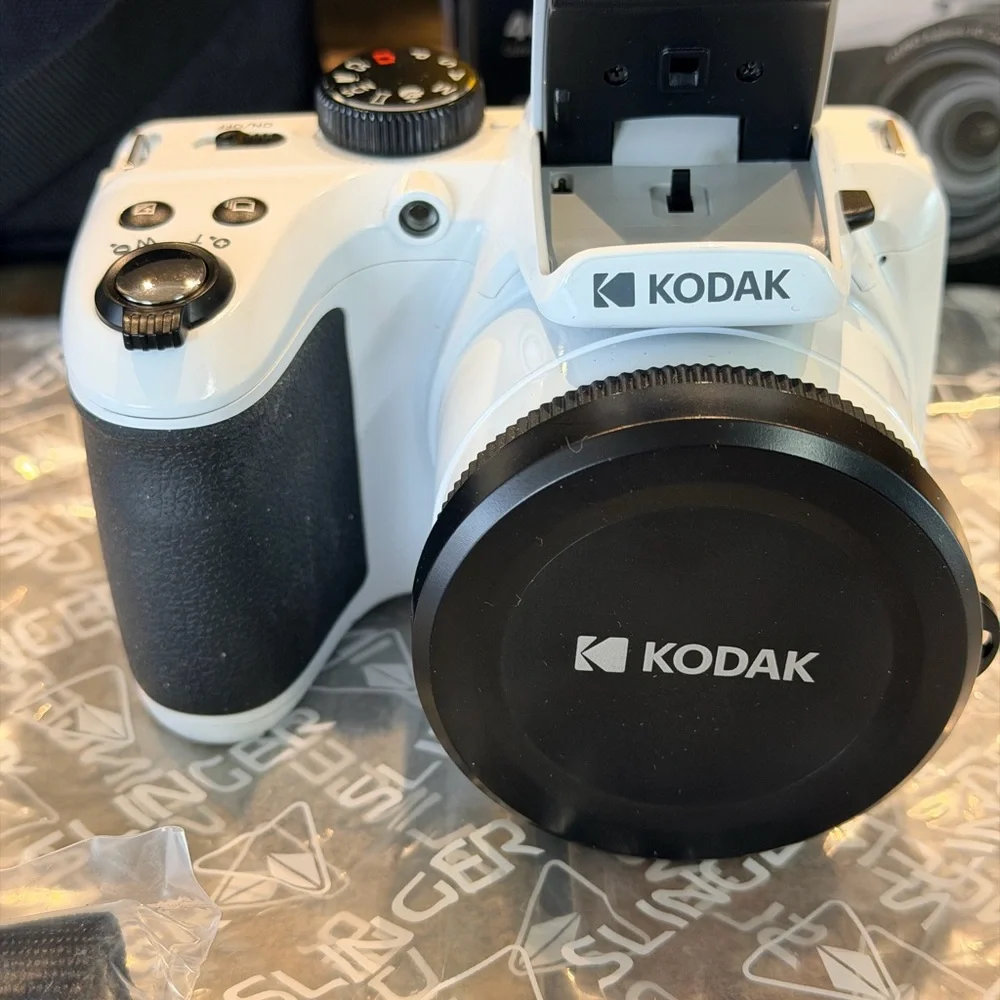 Kodak PIXPRO AZ405  Digital Camera Still In The Box & Slinger Alpine Camera Case